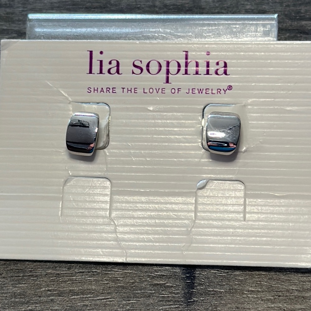 Lia sophia Tufted earrings